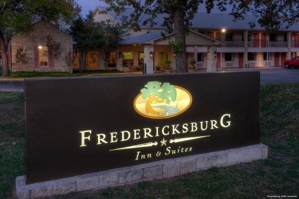FREDERICKSBURG INN AND SUITES (Fredericksburg)